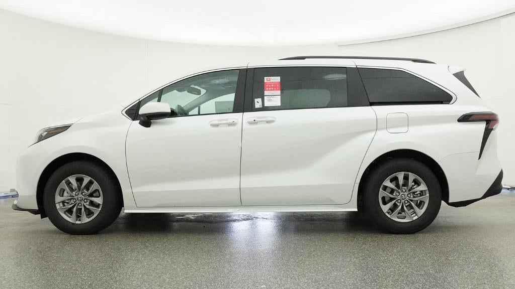 2026 Toyota Sienna XLE 8 Passenger