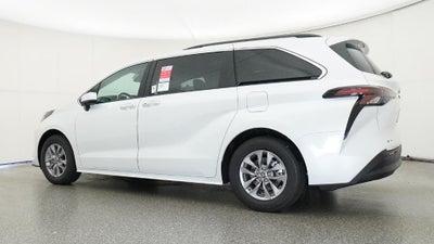 2026 Toyota Sienna XLE 8 Passenger