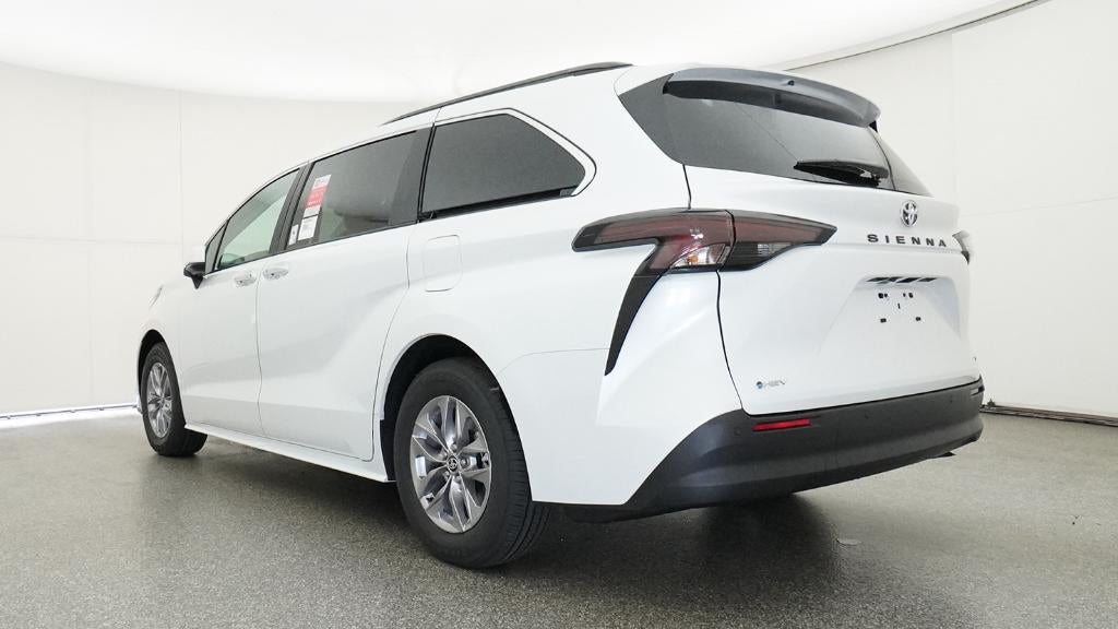2026 Toyota Sienna XLE 8 Passenger