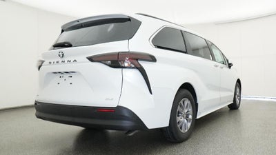 2026 Toyota Sienna XLE 8 Passenger