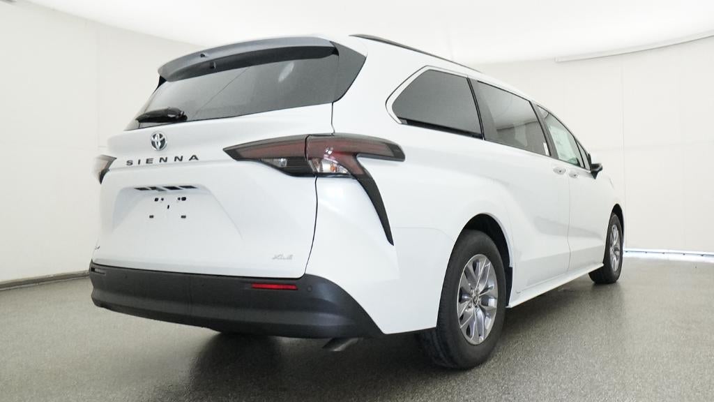 2026 Toyota Sienna XLE 8 Passenger