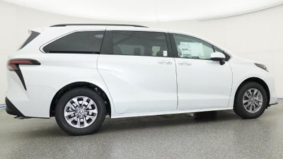 2026 Toyota Sienna XLE 8 Passenger