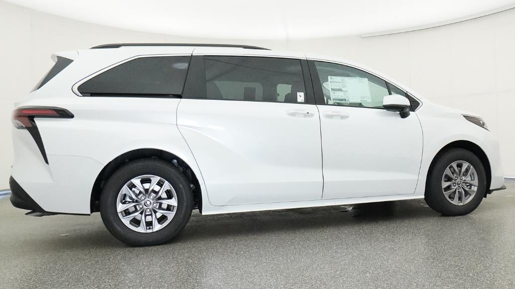2026 Toyota Sienna XLE 8 Passenger