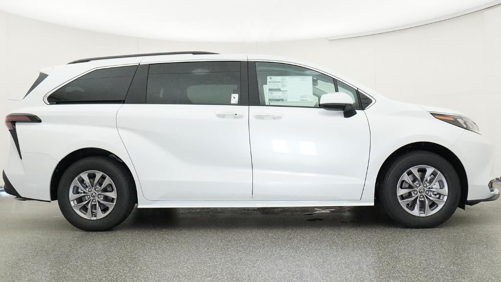2026 Toyota Sienna XLE 8 Passenger