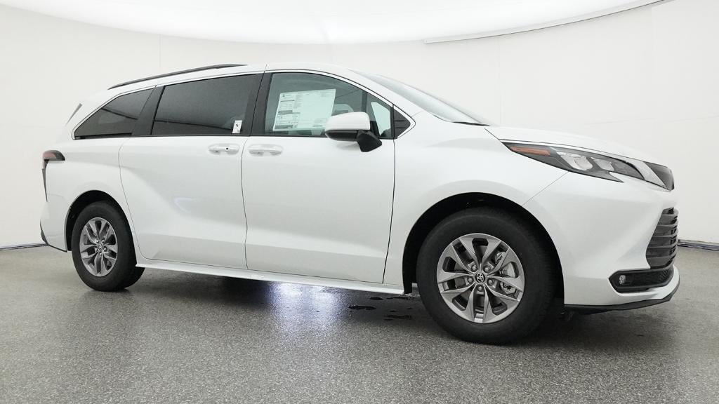 2026 Toyota Sienna XLE 8 Passenger