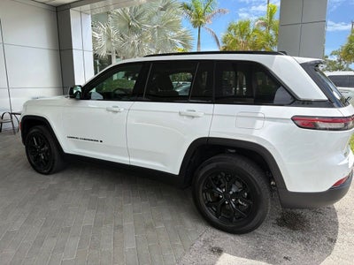 2025 Jeep Grand Cherokee Base