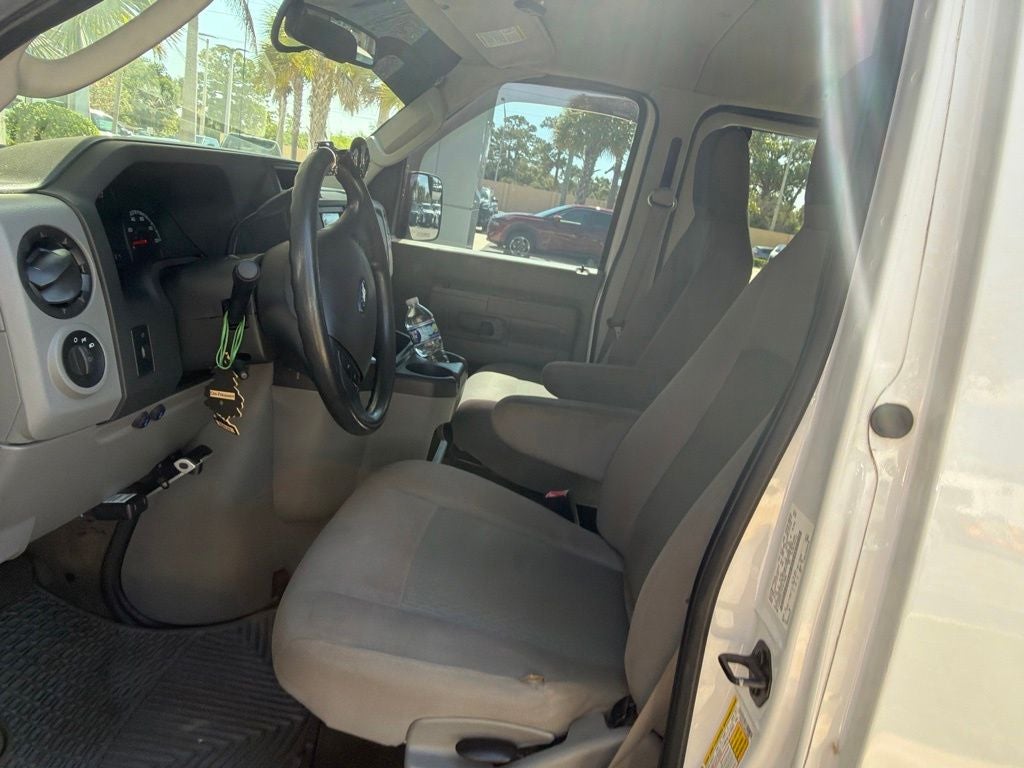 2014 Ford E-350SD XLT