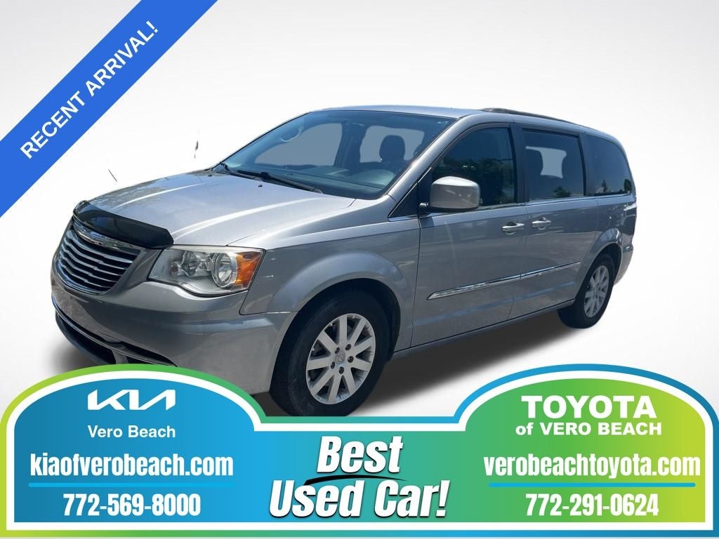 2016 Chrysler Town & Country Touring's photo