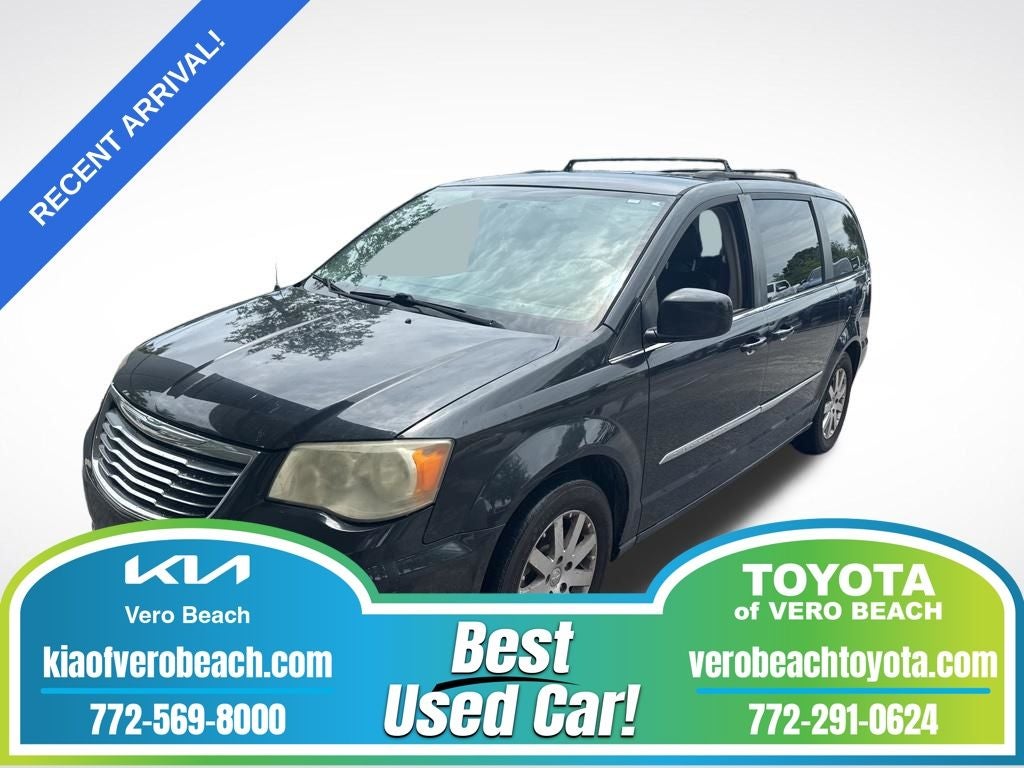 2014 Chrysler Town & Country Touring's photo