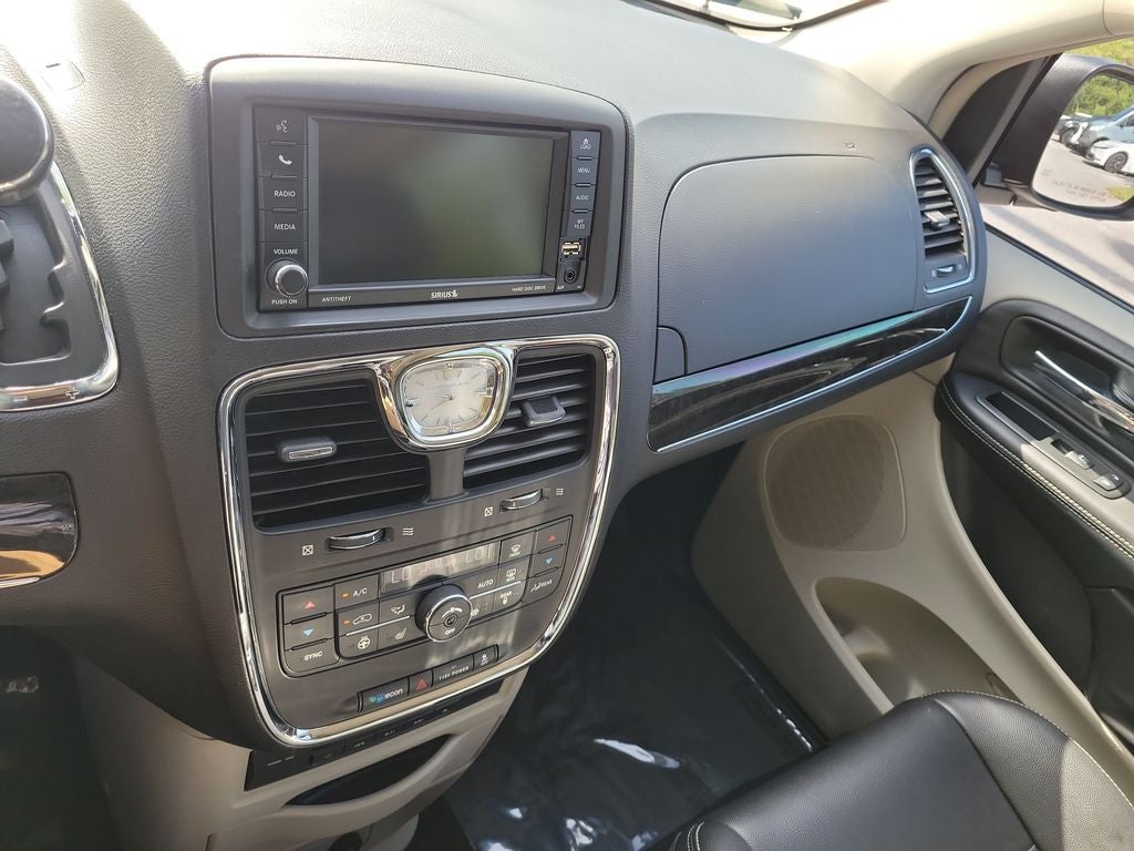2013 Chrysler Town & Country Touring-L