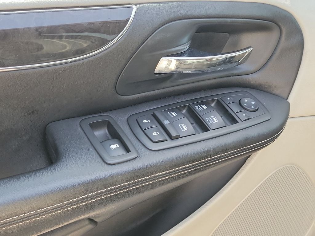 2013 Chrysler Town & Country Touring-L