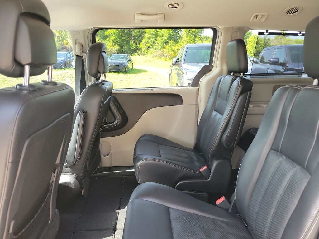 2013 Chrysler Town & Country Touring-L