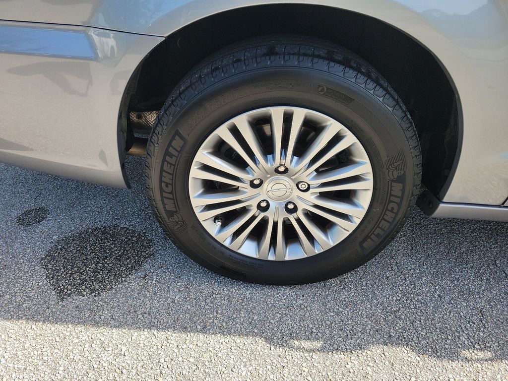 2013 Chrysler Town & Country Touring-L