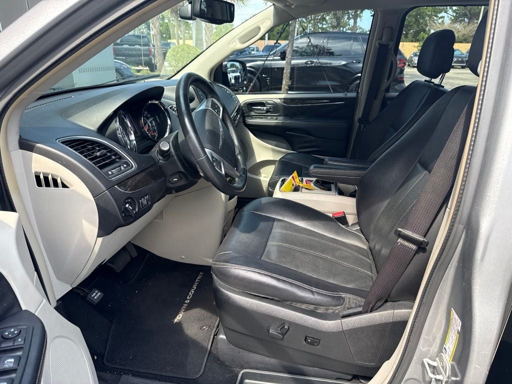 2013 Chrysler Town & Country Touring-L