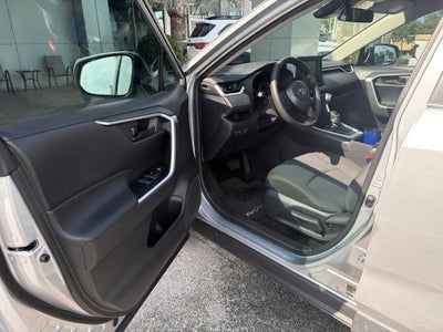 2022 Toyota RAV4 LE