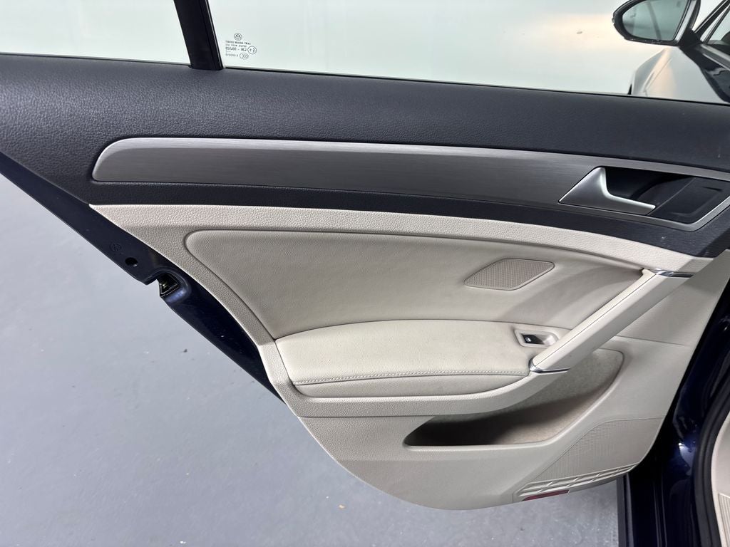 2017 Volkswagen Golf Wolfsburg