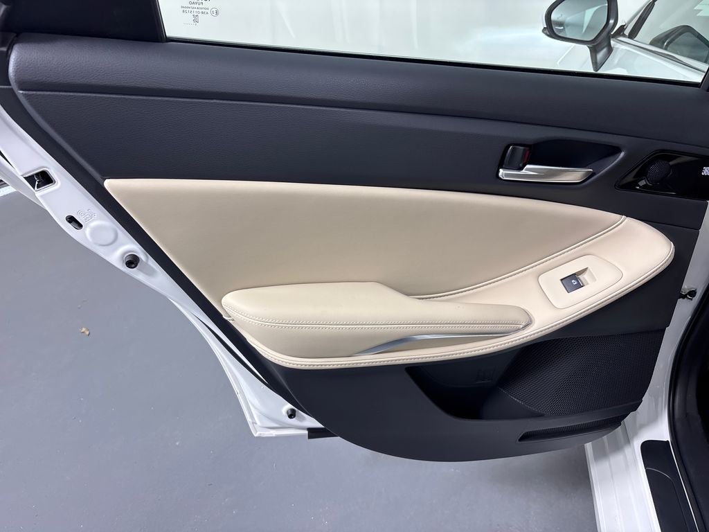 2021 Toyota Avalon Hybrid XLE Plus