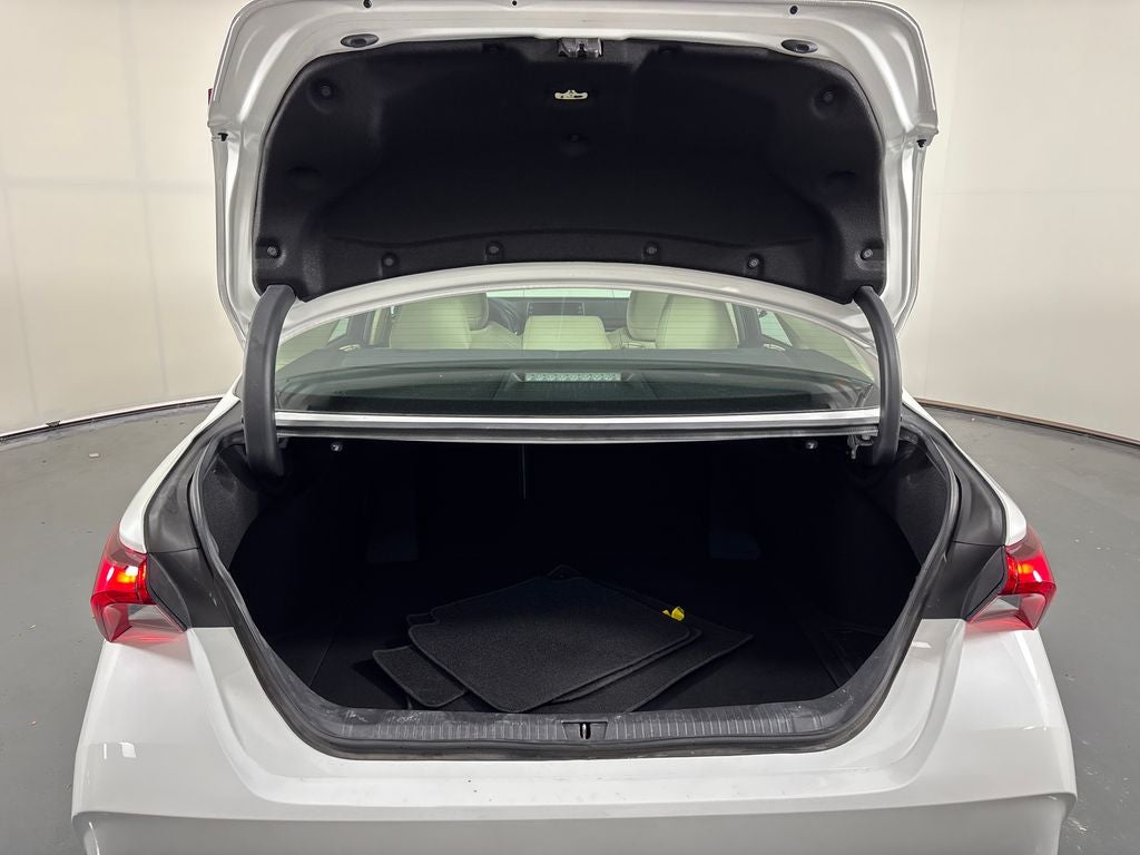 2021 Toyota Avalon Hybrid XLE Plus