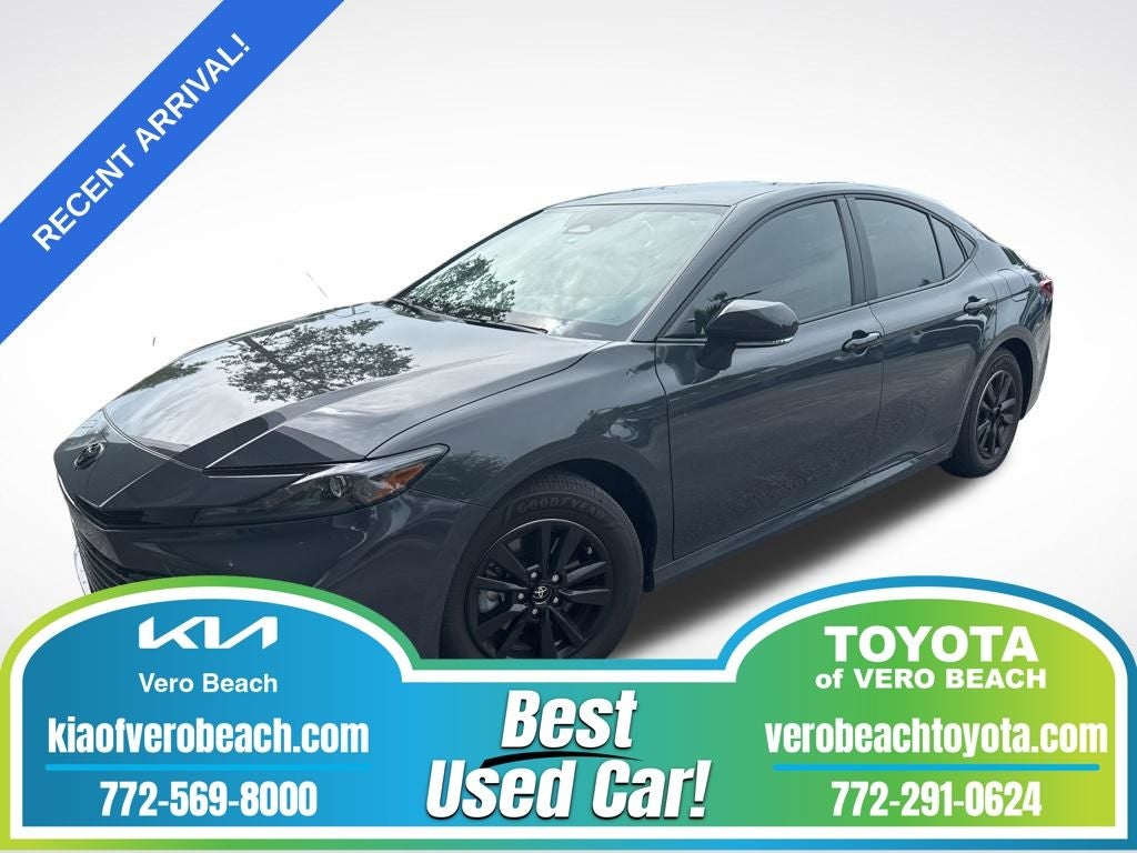 2025 Toyota Camry LE Hybrid's photo