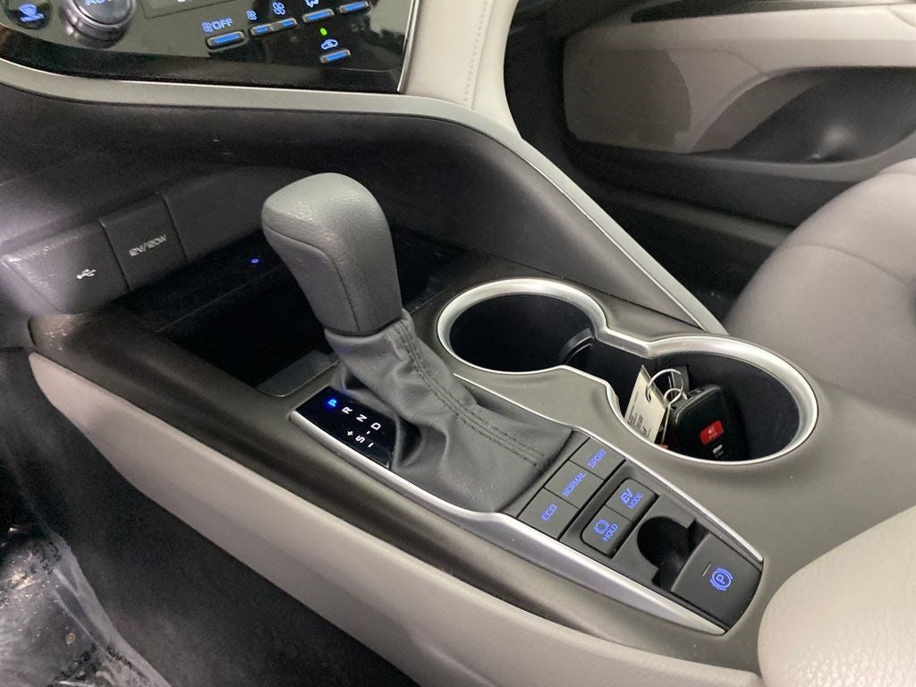 2024 Toyota Camry Hybrid LE