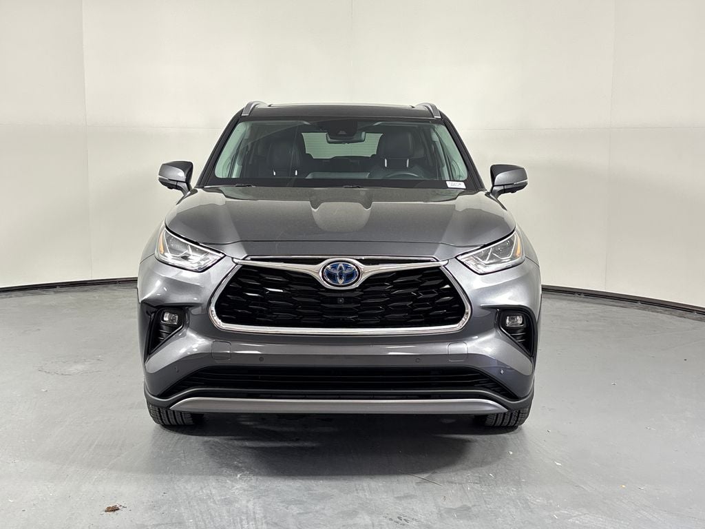 2023 Toyota Highlander Hybrid Platinum