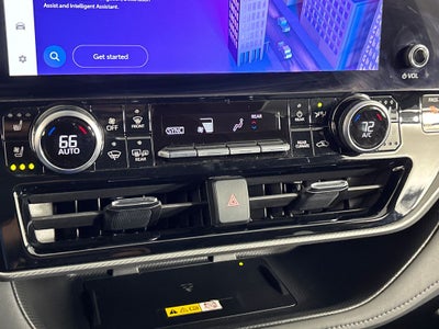 2023 Toyota Highlander Hybrid Platinum