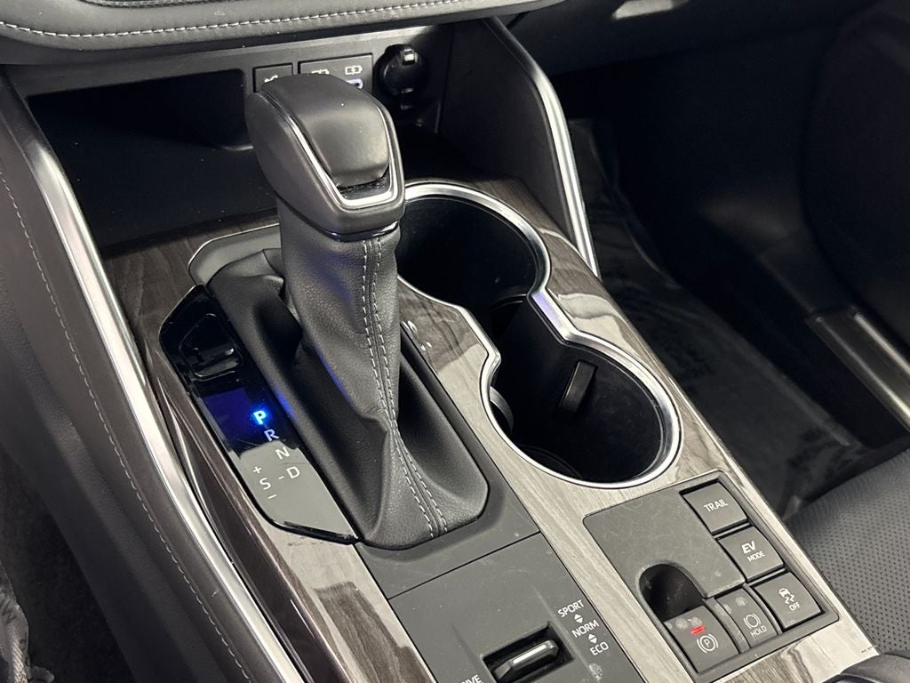 2023 Toyota Highlander Hybrid Platinum