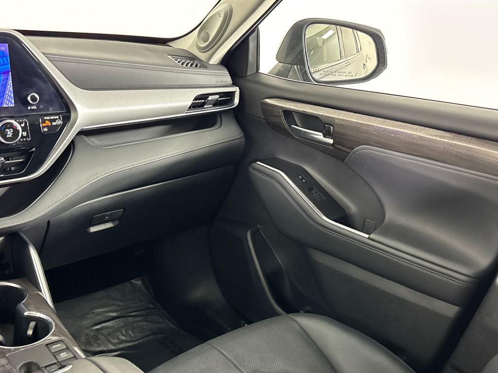 2023 Toyota Highlander Hybrid Platinum