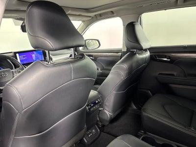 2023 Toyota Highlander Hybrid Platinum