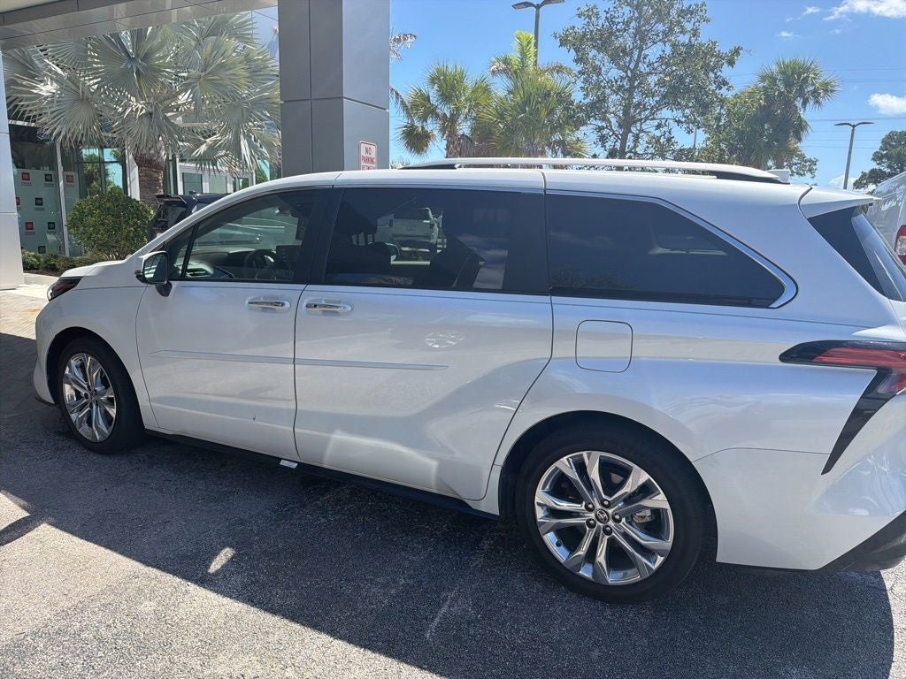 2024 Toyota Sienna Platinum 7 Passenger