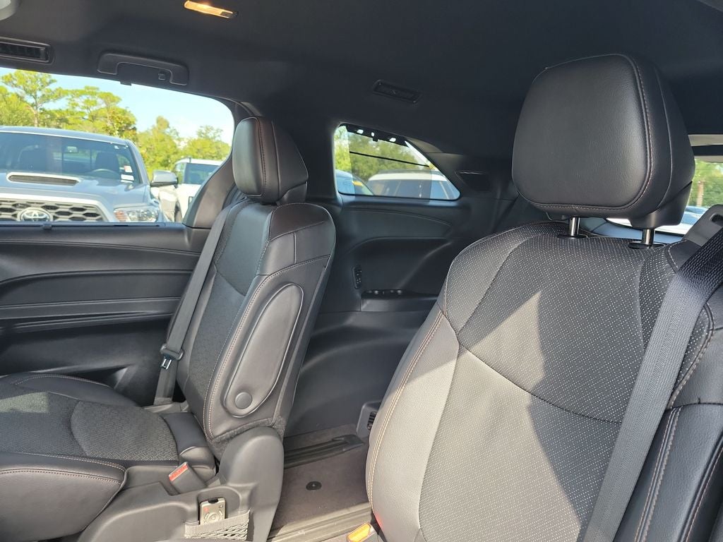 2025 Toyota Sienna Platinum 7 Passenger