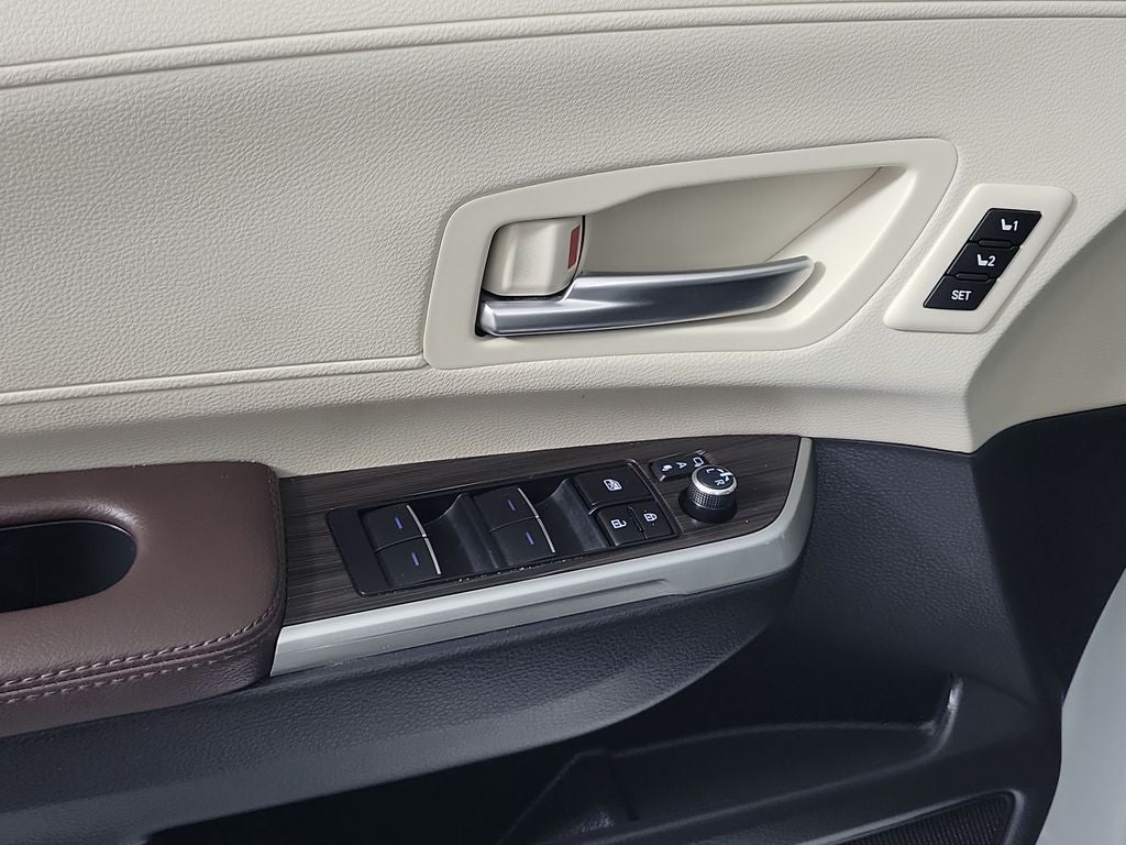 2023 Toyota Sienna Platinum 7 Passenger