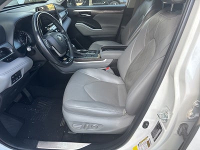 2022 Toyota Highlander Platinum