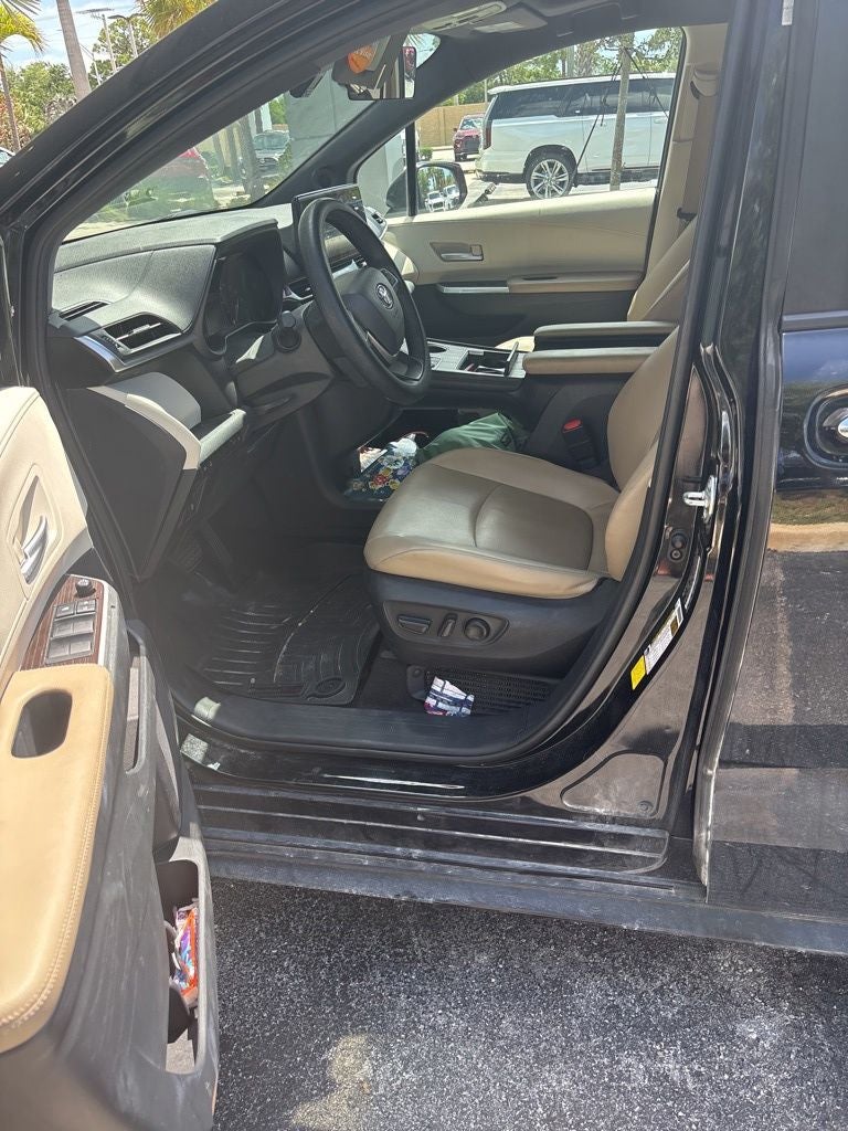 2021 Toyota Sienna XLE 8 Passenger