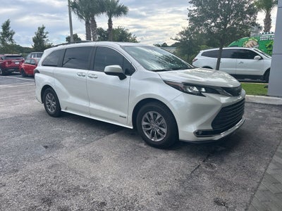2021 Toyota Sienna XLE 7 Passenger