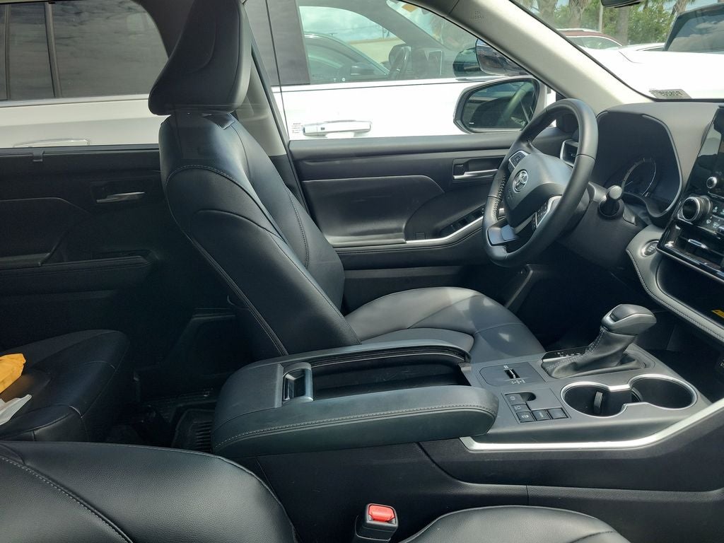 2025 Toyota Highlander XLE