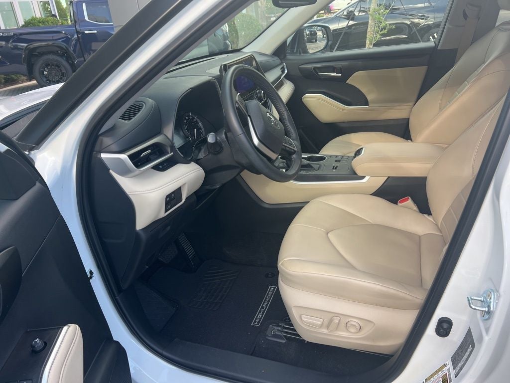 2025 Toyota Highlander XLE