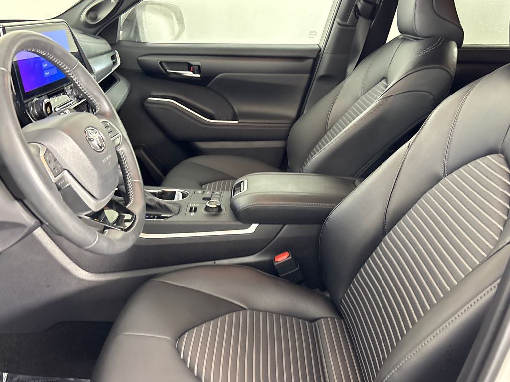 2025 Toyota Highlander XSE