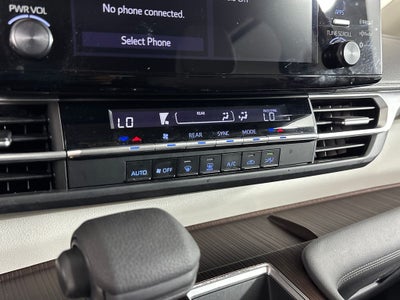 2023 Toyota Sienna LE 8 Passenger