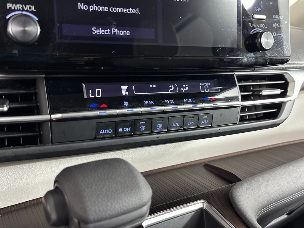 2023 Toyota Sienna LE 8 Passenger