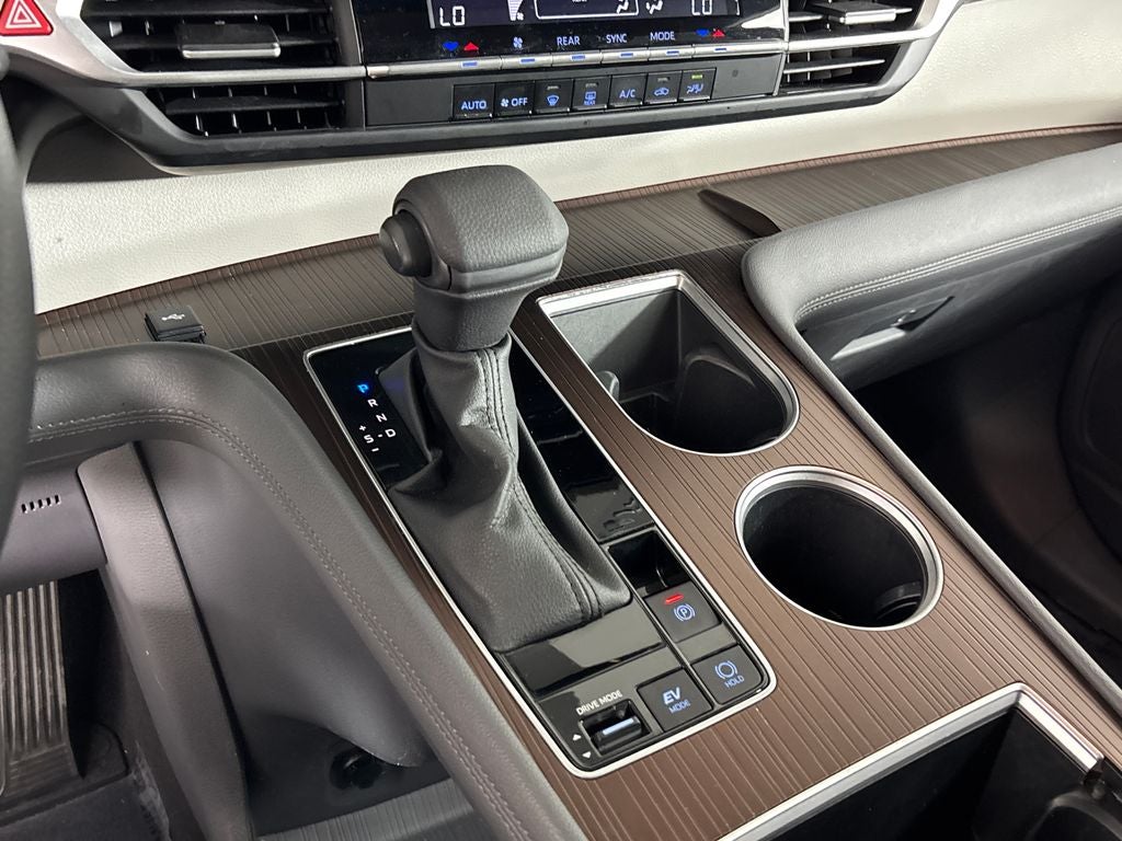 2023 Toyota Sienna LE 8 Passenger