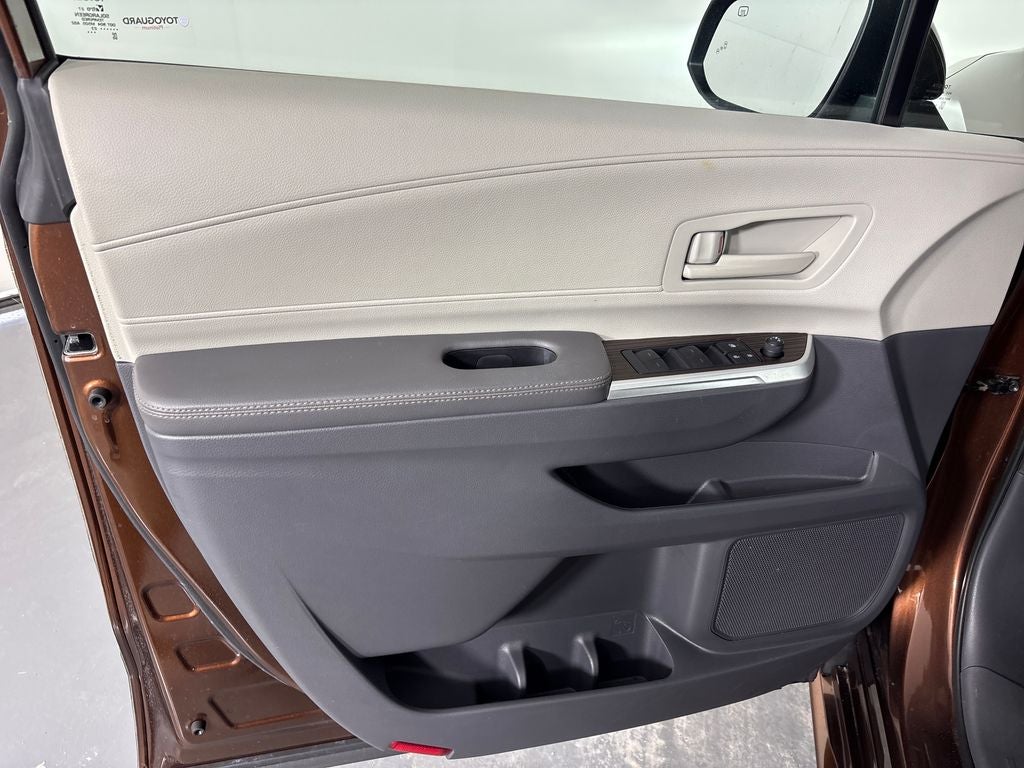 2023 Toyota Sienna LE 8 Passenger