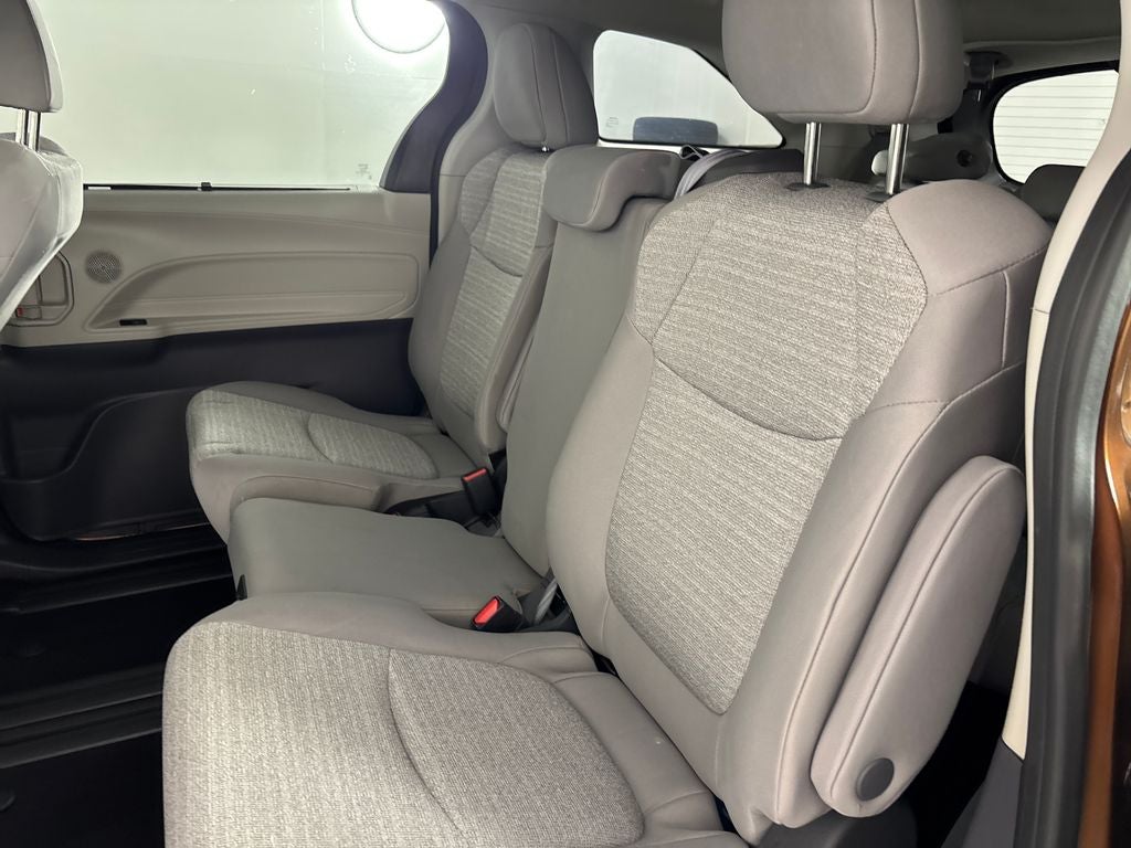 2023 Toyota Sienna LE 8 Passenger