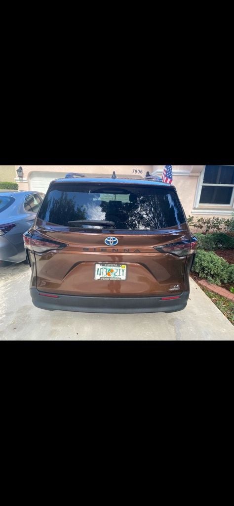 2023 Toyota Sienna LE 8 Passenger