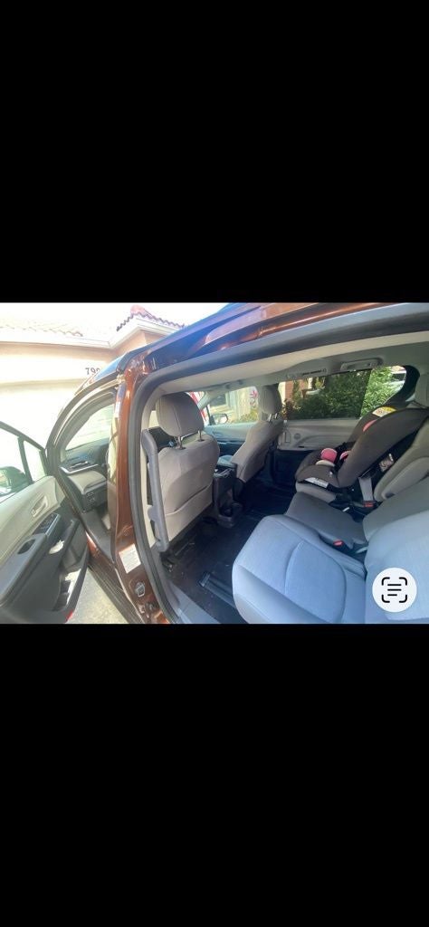 2023 Toyota Sienna LE 8 Passenger
