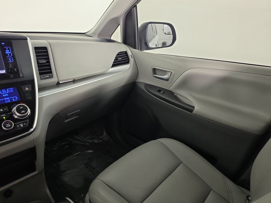 2017 Toyota Sienna LE 8 Passenger