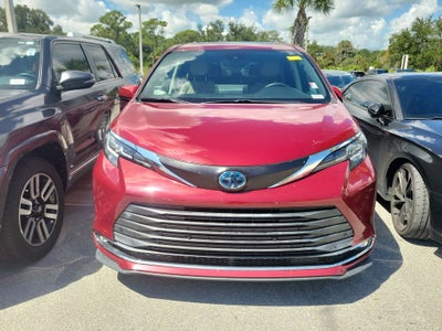 2021 Toyota Sienna XLE 8 Passenger