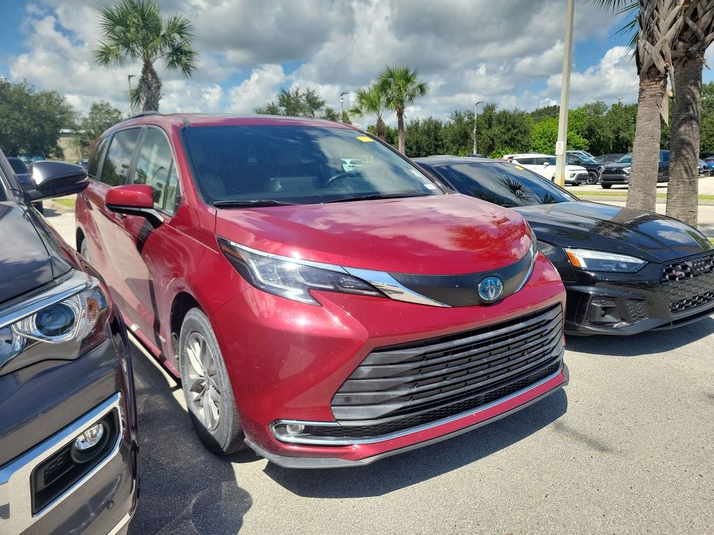 2021 Toyota Sienna XLE 8 Passenger