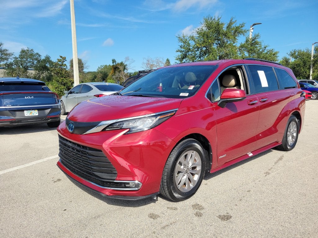 2021 Toyota Sienna XLE 8 Passenger