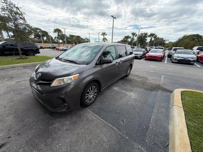 2018 Toyota Sienna XLE 8 Passenger